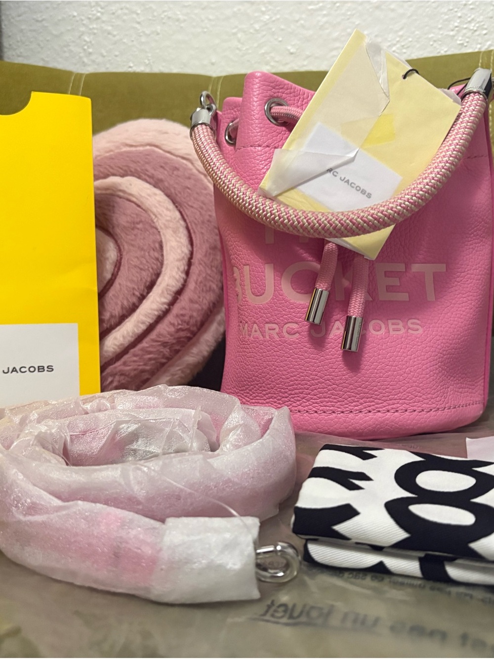 Marc Jacobs Pink Drawstring Bucket Bag - Picture 4 of 15